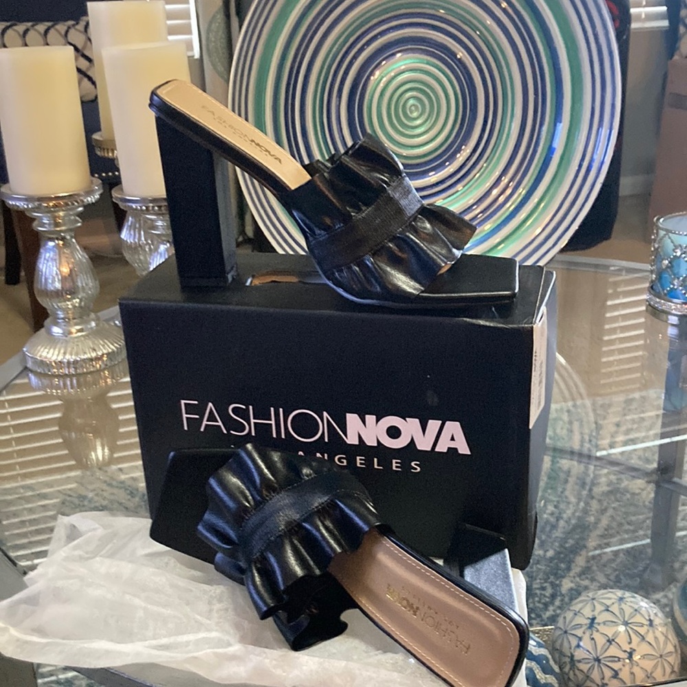 Fashion Nova - “Crushing On You Heel”